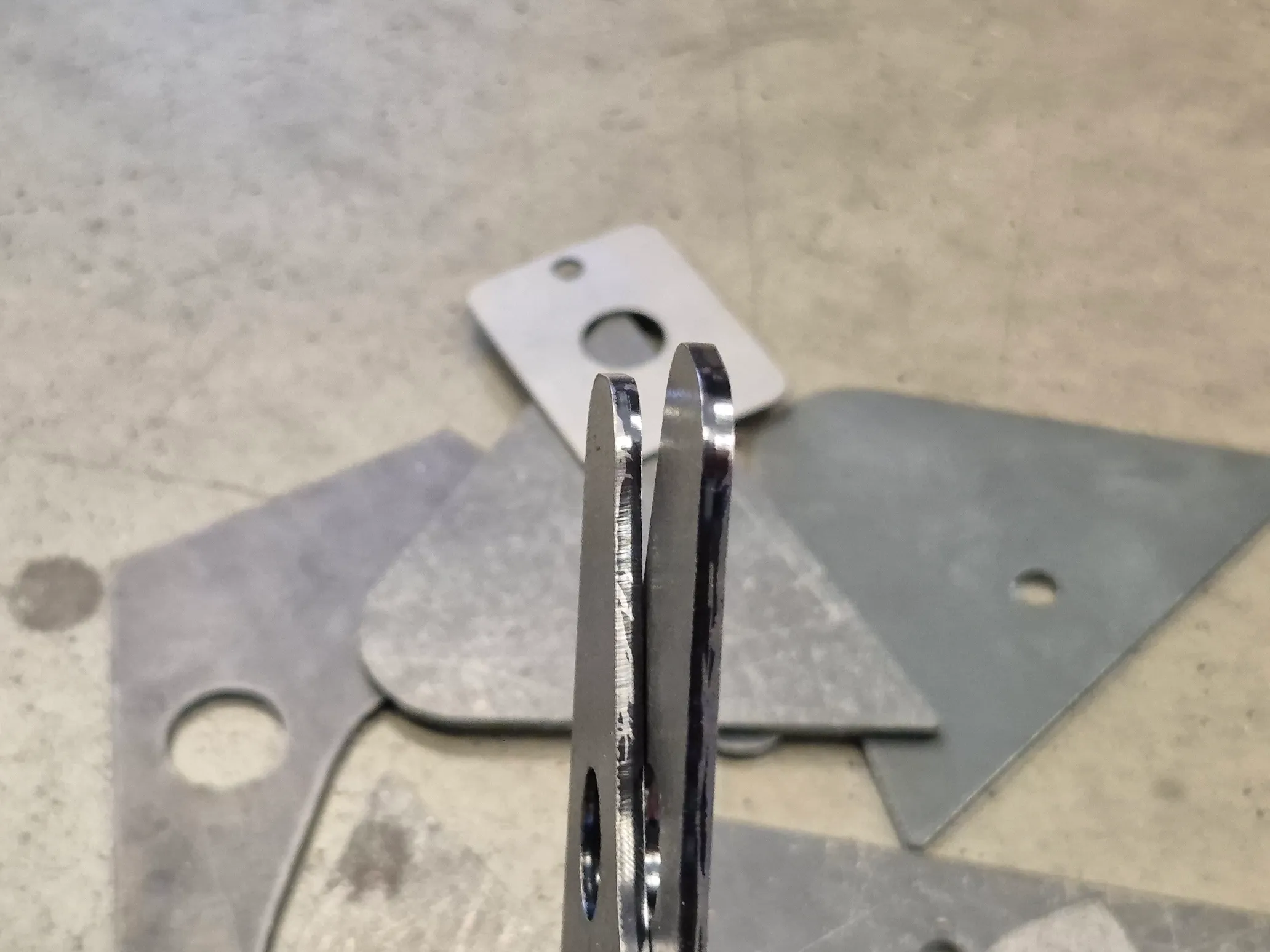 Detail řezné hrany (3mm ocel)